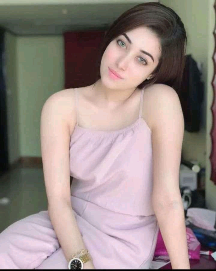 New yaung escort girls available night shot and home delivery available 24 hour available anytime contact me 03269577546