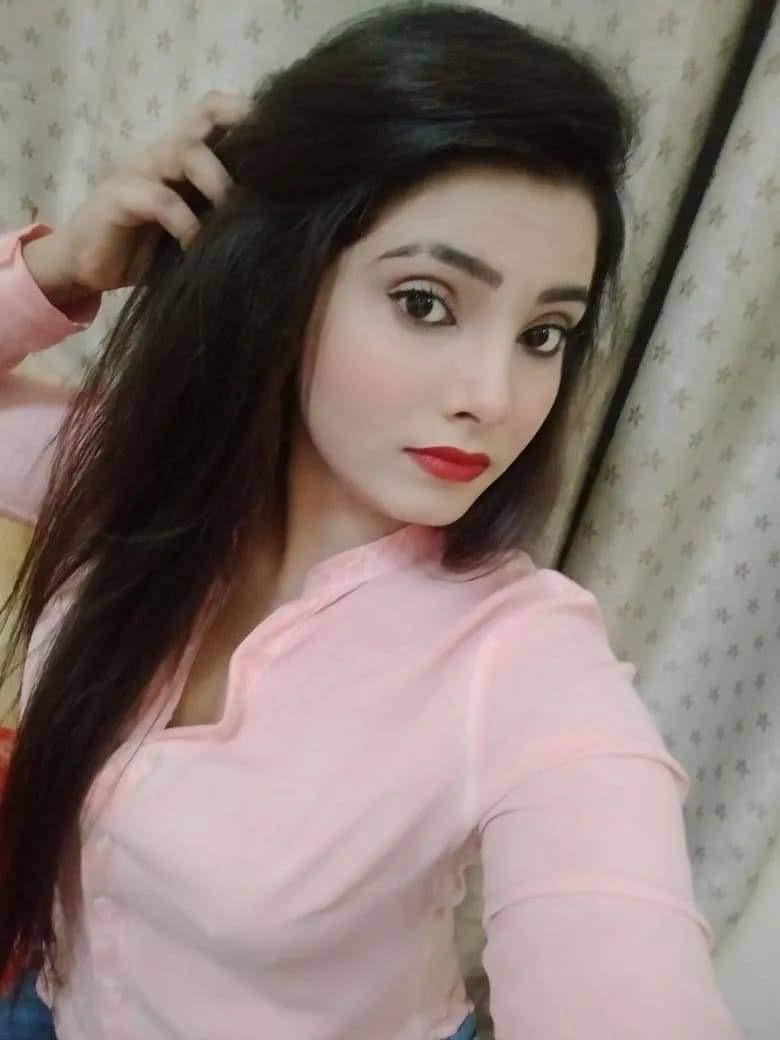 VIP girls available university and college my WhatsApp number 03288594354