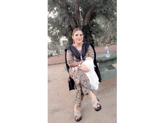 STUDUENT GIRL IN LAHORE