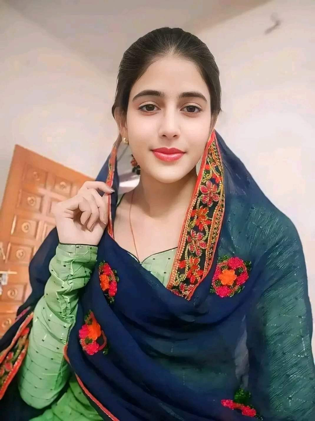 Only video call service WhatsApp nombr 03496351898