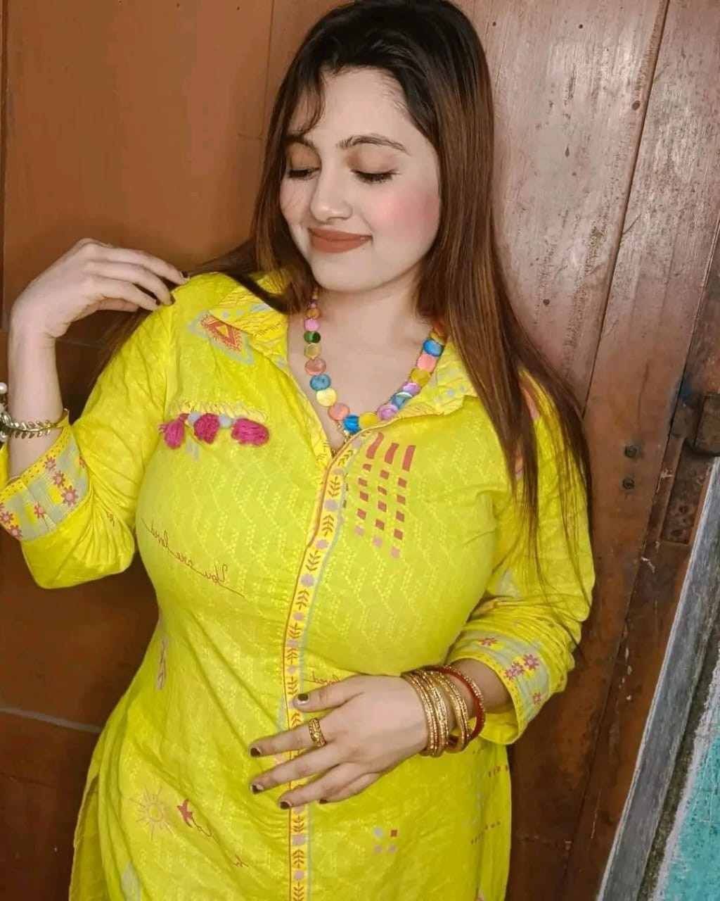 Night shorts massage with video call girls available hy WhatsApp number 03281415741