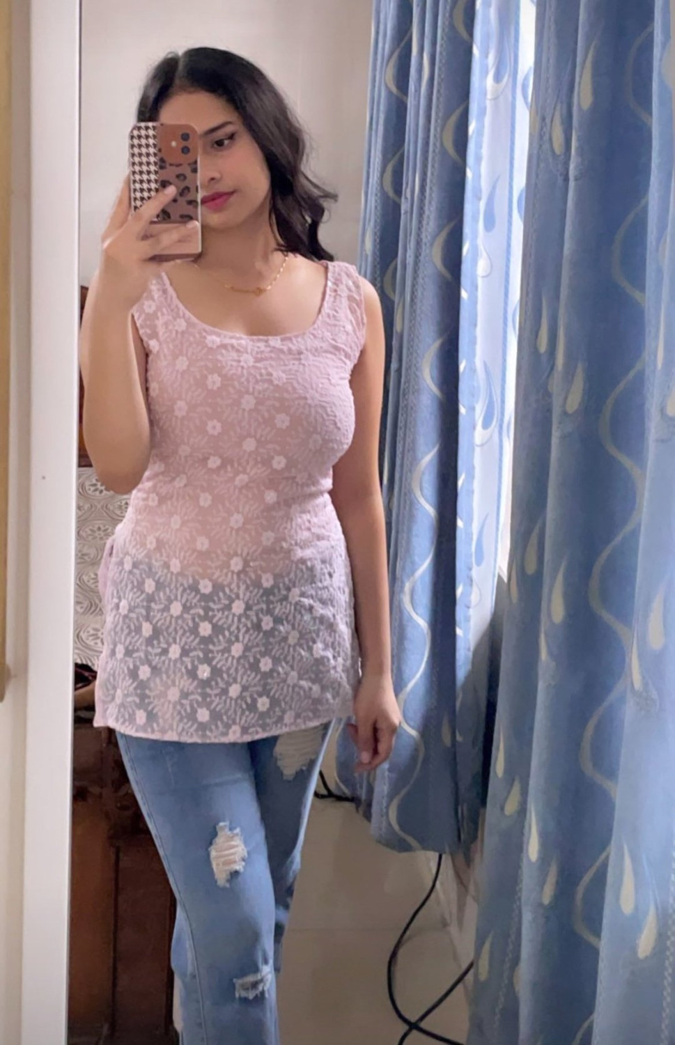 Hello dear, only video call service is available, if you are interested then contact with me WhatsApp number 03006307909