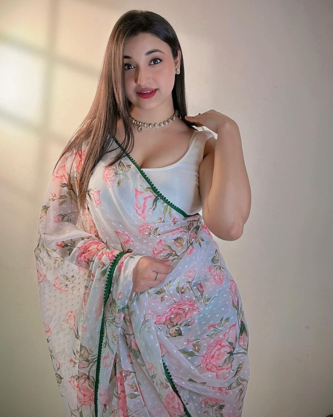 call-girls-at-the-rose-palace-hotel-03290555524247-escort-service-in-lahore-small-1