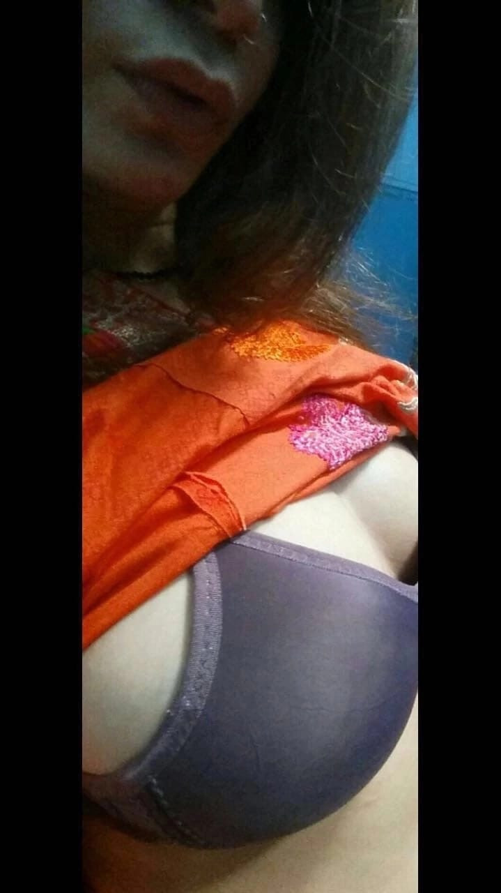 vip-master-housewife-big-boobs-cute-sexy-student-available-for-chudai-jisne-chodne-ka-maja-lena-hai-whatsapp-par-a-jaaye-small-3