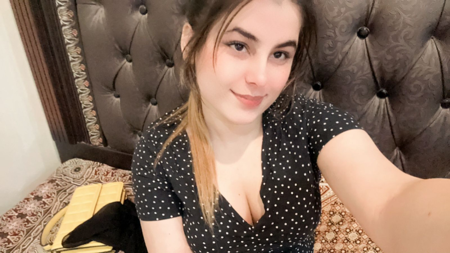 Hello dear, only video call service is available, if you are interested then contact with me