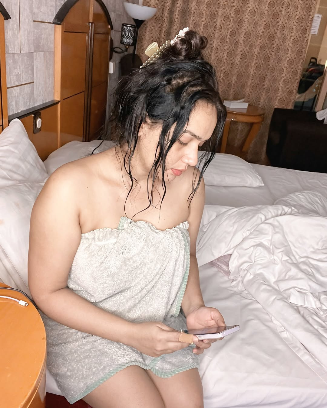 call-girls-at-the-rose-palace-hotel-03290555524247-escort-service-in-lahore-small-2