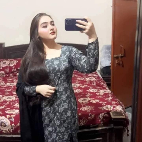 indpndent-housewife-look-decent-avilable-dha-lahore-big-1