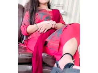 MRS SHAZIA JOHOR TOWN LAHORE HOUSEWIFE NEED MALE