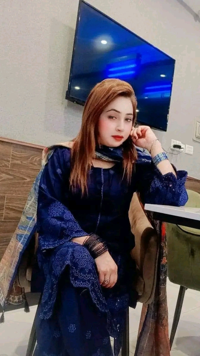 30 minut video call 3000 night 15000 24 ghante service available WhatsApp 03288915311