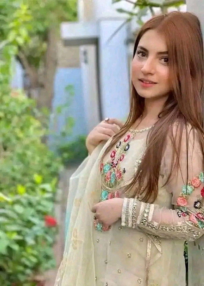 Six si video call service available my WhatsApp number 03098359088 contact me