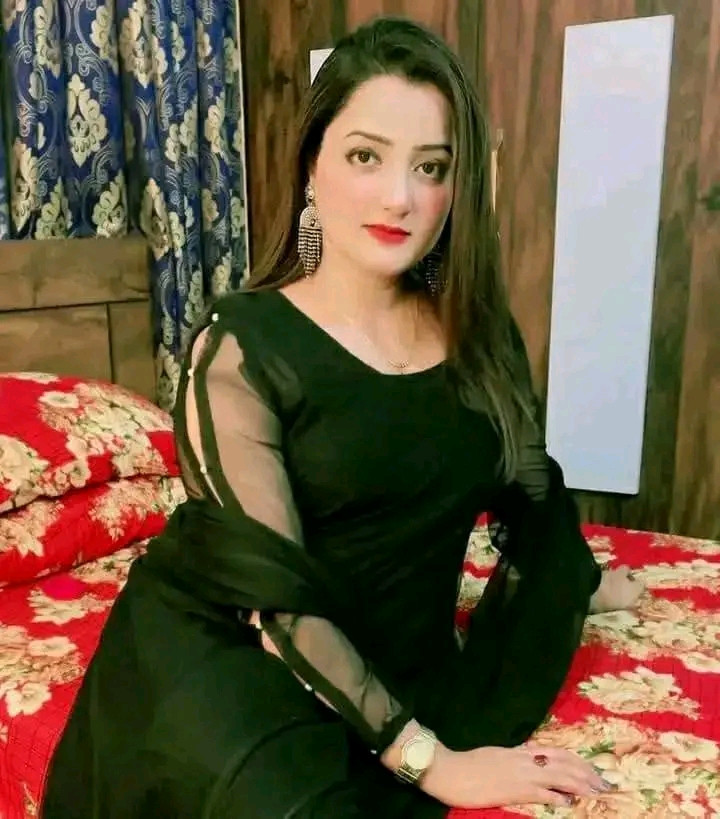 Six si video call service available my WhatsApp number 03098359088 contact me