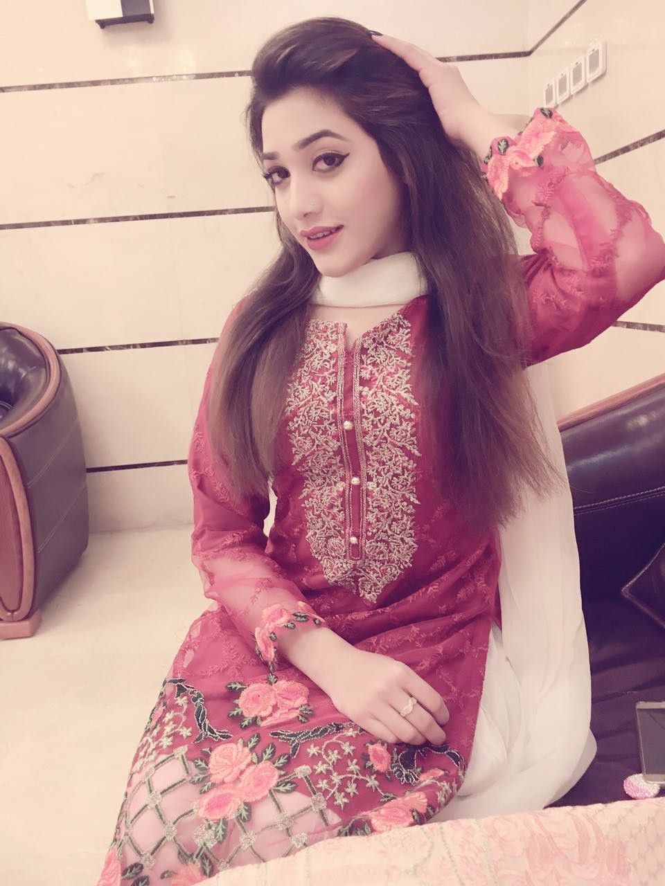 lahore-escort-sadia-0307-5555776-premium-escorts-small-2